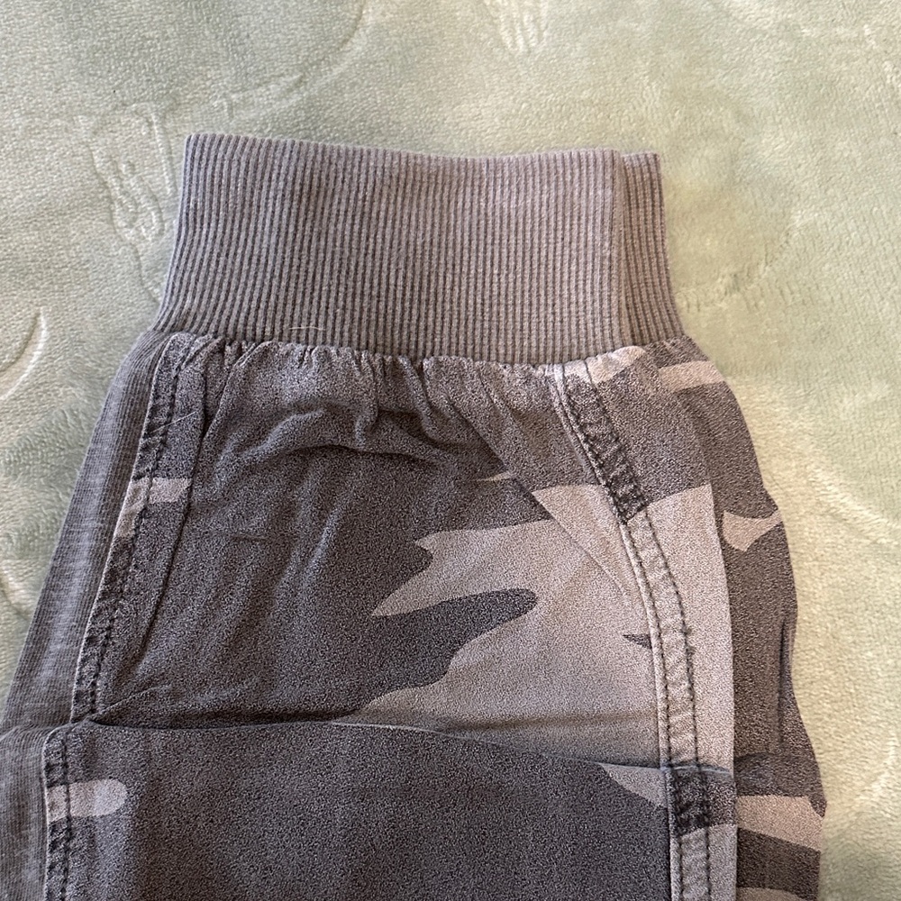 Dark Camouflage Jogger Pants NWOT! - Picture 3 of 6